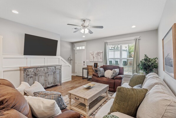 Téléviseur, bureau