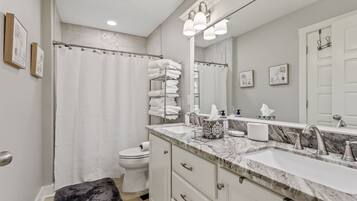 Douche, serviettes fournies