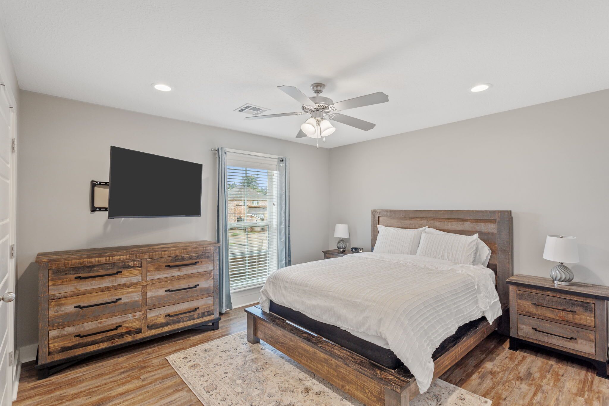 2 chambres, fer et planche à repasser, Wi-Fi, draps fournis