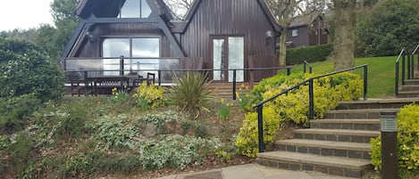 Manton Lodge | 2 bedrooms, Egyptian cotton sheets, premium bedding, pillowtop beds