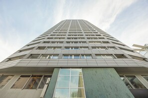 Front of property - Warsaw Studio in City Center by Renters (Warsaw)