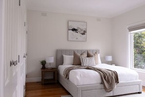 3 Schlafzimmer, Schreibtisch, Bügeleisen/Bügelbrett, kostenloses WLAN