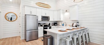 Luxury Retreat on Oleander - Unit A