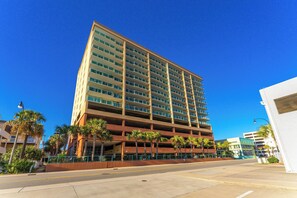 Exterior - Spacious condo, across the street from the beach + Free Attraction Tickets! (North Myrtle Beach)