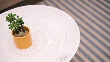 Room, 1 Bedroom, Balcony, Garden View | Bahagian dalam