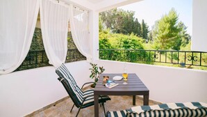 Camera, 1 camera da letto, balcone, vista giardino | Ristorazione all'aperto