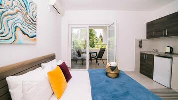 Room, 1 Bedroom, Balcony, Garden View | 1 bedroom