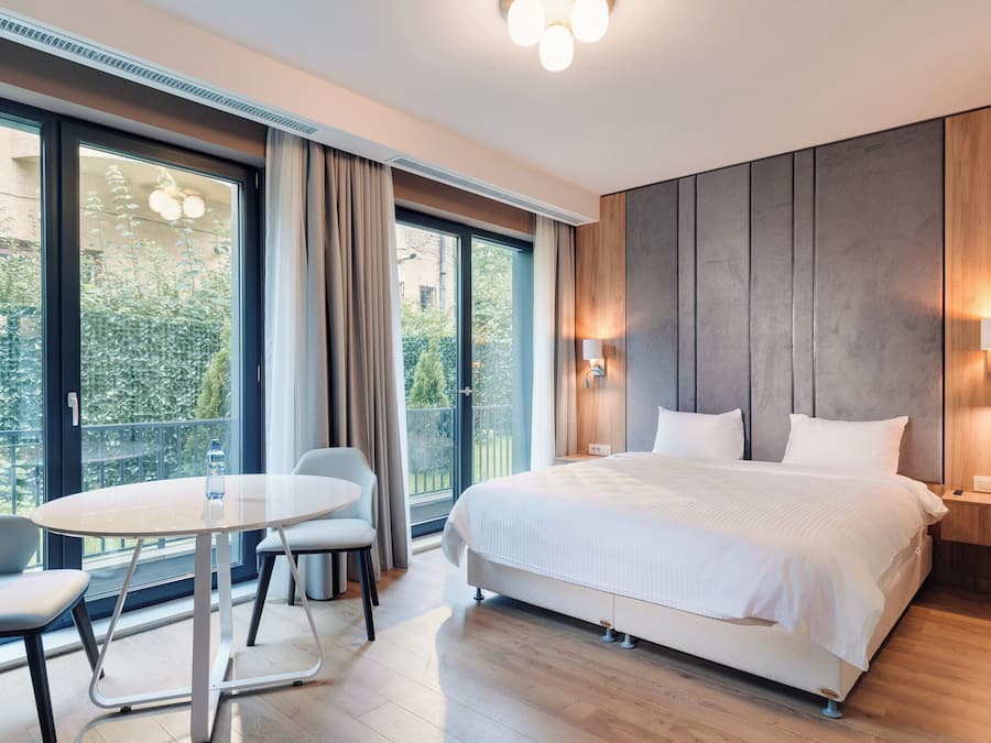 Standard Studio | In-room safe, blackout curtains, soundproofing, iron/ironing board
