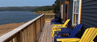 Bellecroft House - Beautifully renovated, stunning water-front getaway property