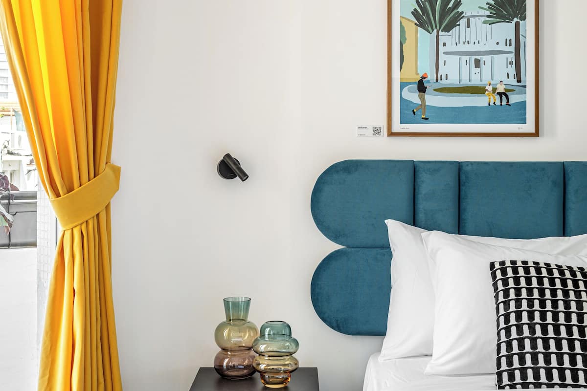 Suite | Laptop workspace, iron/ironing board, WiFi (free)