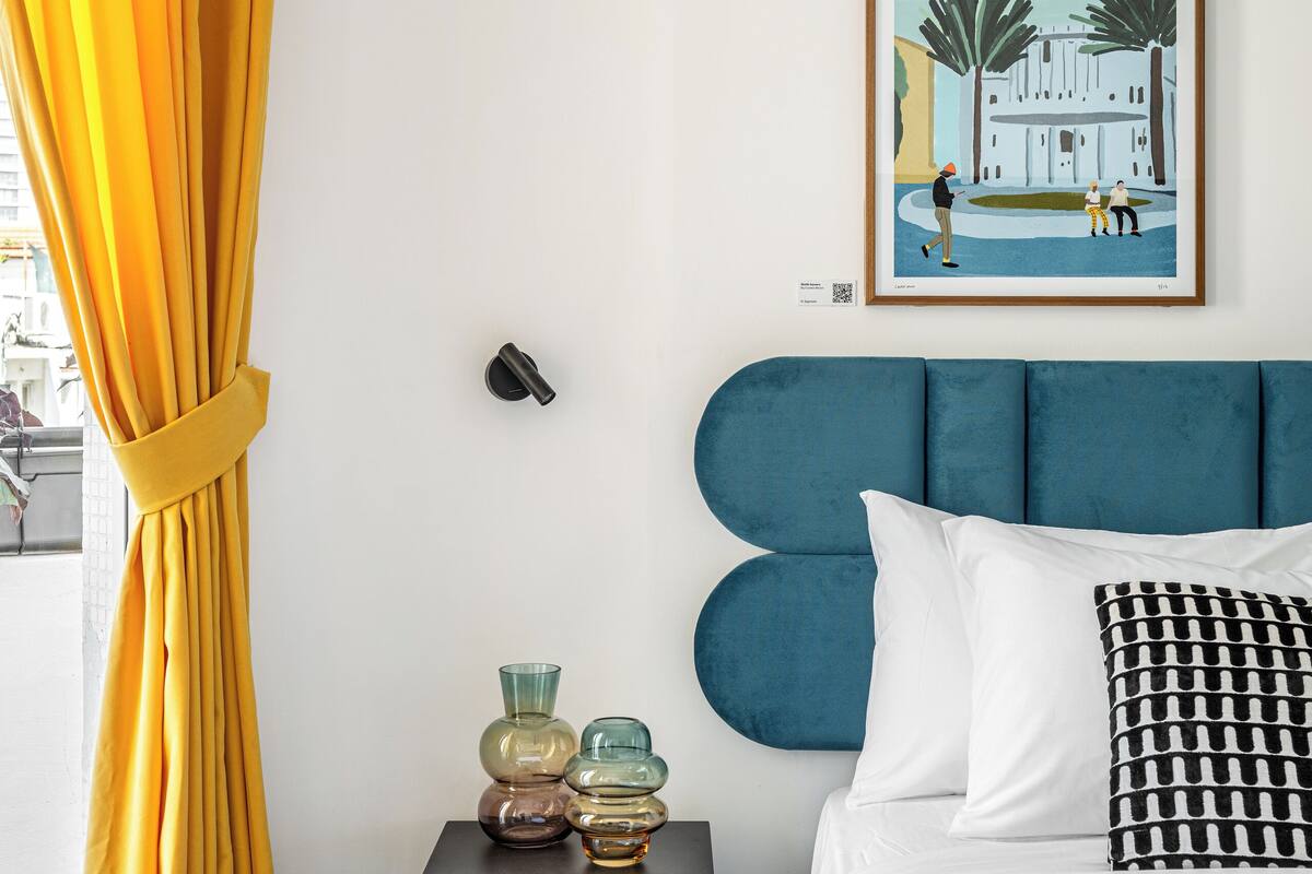 Suite | 1 bedroom, laptop workspace, iron/ironing board, free WiFi