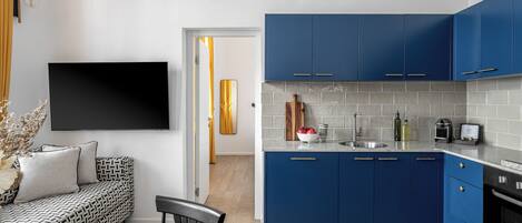 Apartment, 3 Bedrooms, City View | Private kitchen