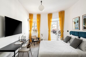 Suite | Laptop workspace, iron/ironing board, free WiFi - Mate Levinski - By HOMY (Tel Aviv)