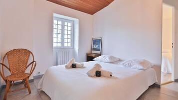 4 chambres, fer et planche à repasser, Wi-Fi, draps fournis