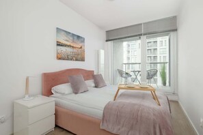 1 habitación, tabla de planchar con plancha, cuna de viaje y wifi 
