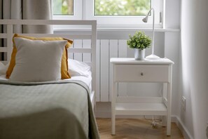 2 bedrooms, desk, iron/ironing board, travel crib