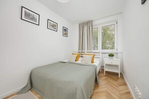 2 Schlafzimmer, Schreibtisch, Bügeleisen/Bügelbrett, WLAN