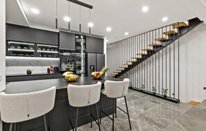 Fridge, oven, stovetop, dishwasher