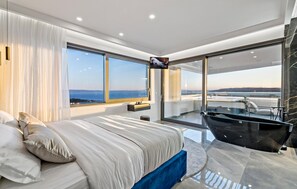 6 bedrooms, travel crib, free WiFi, bed sheets