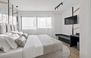 6 bedrooms, travel crib, free WiFi, bed sheets - Amazing home in Makarska with sauna (Makarska)