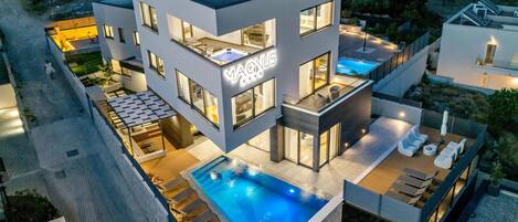 Piscina interna, piscina aquecida