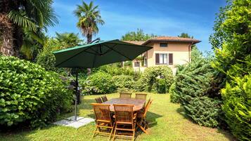 Residenza familiare, camere multiple, lato montagna (Il Dipinto Sul Lago Stresa Center) | Ristorazione all'aperto