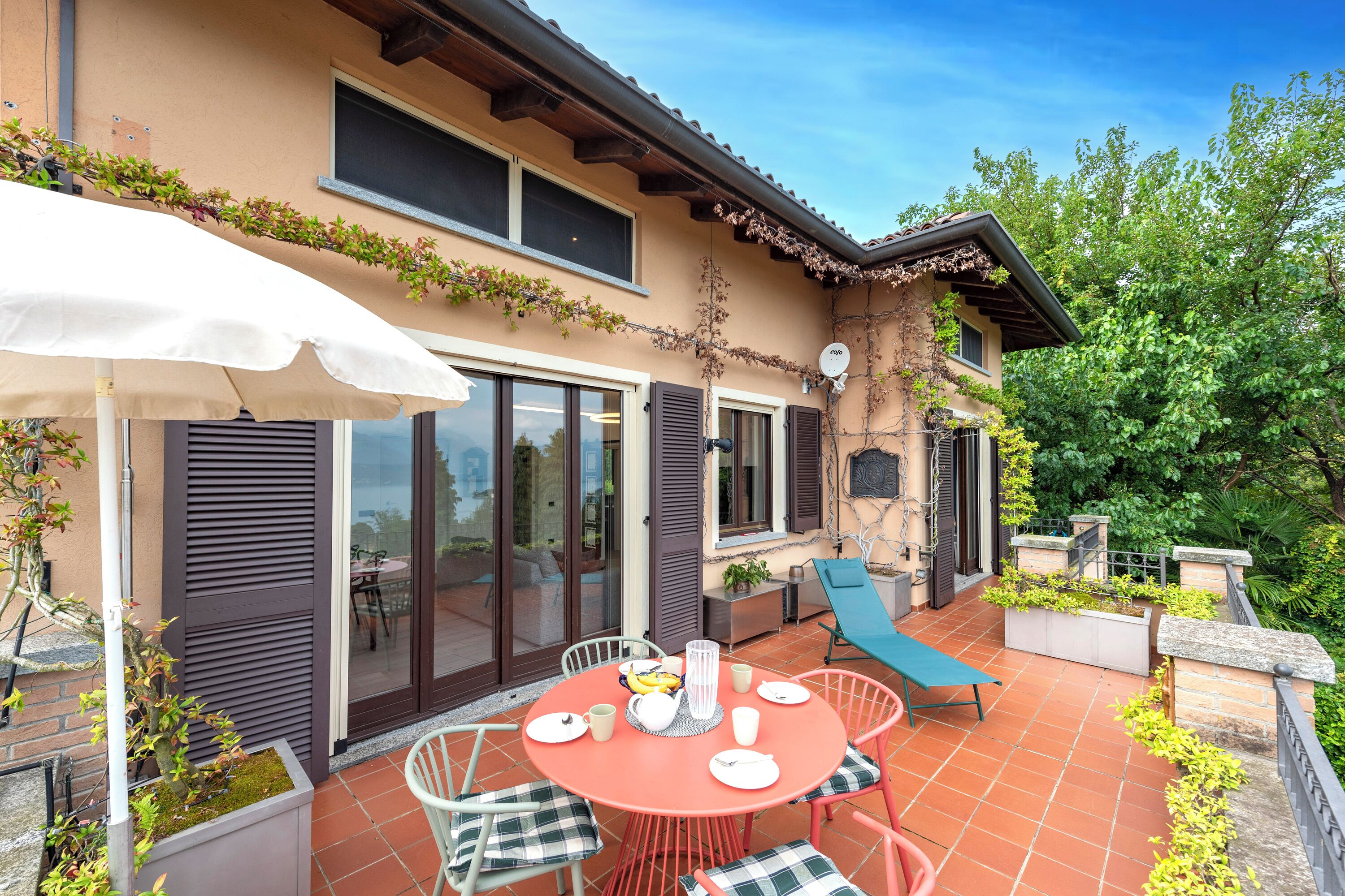 Family Townhome, Multiple Bedrooms, Mountainside (Il Dipinto Sul Lago Stresa Center) | Outdoor dining
