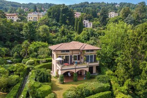 Residenza familiare, camere multiple, lato montagna (Il Dipinto Sul Lago Stresa Center) | Facciata della struttura