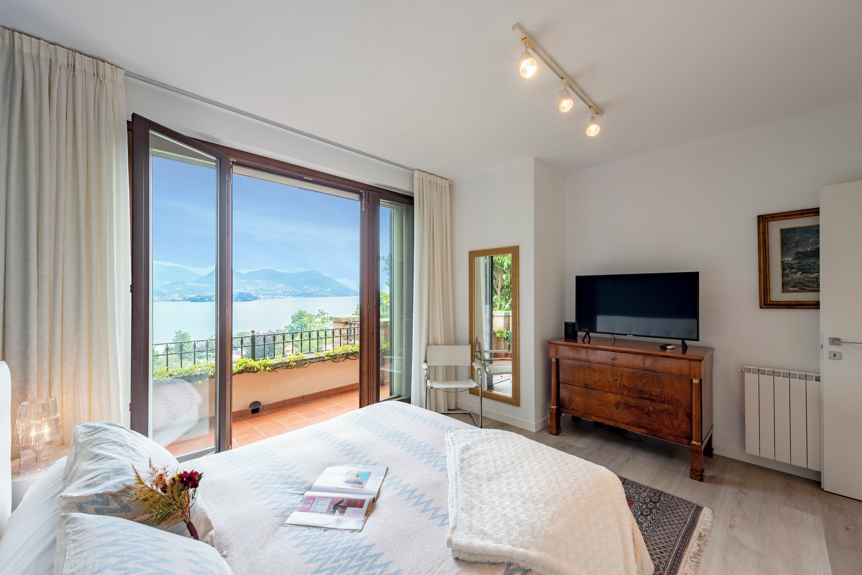 Casa de ciudad familiar, varias habitaciones, junto a la montaña (Il Dipinto Sul Lago Stresa Center) | 2 habitaciones, espacio para trabajar con laptop y wifi gratis 