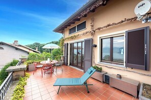Family Townhome, Multiple Bedrooms, Mountainside (Il Dipinto Sul Lago Stresa Center) | Outdoor dining - Il Dipinto Sul Lago Stresa Center (Stresa)