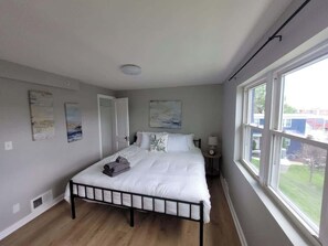 2 bedrooms, desk, iron/ironing board, WiFi