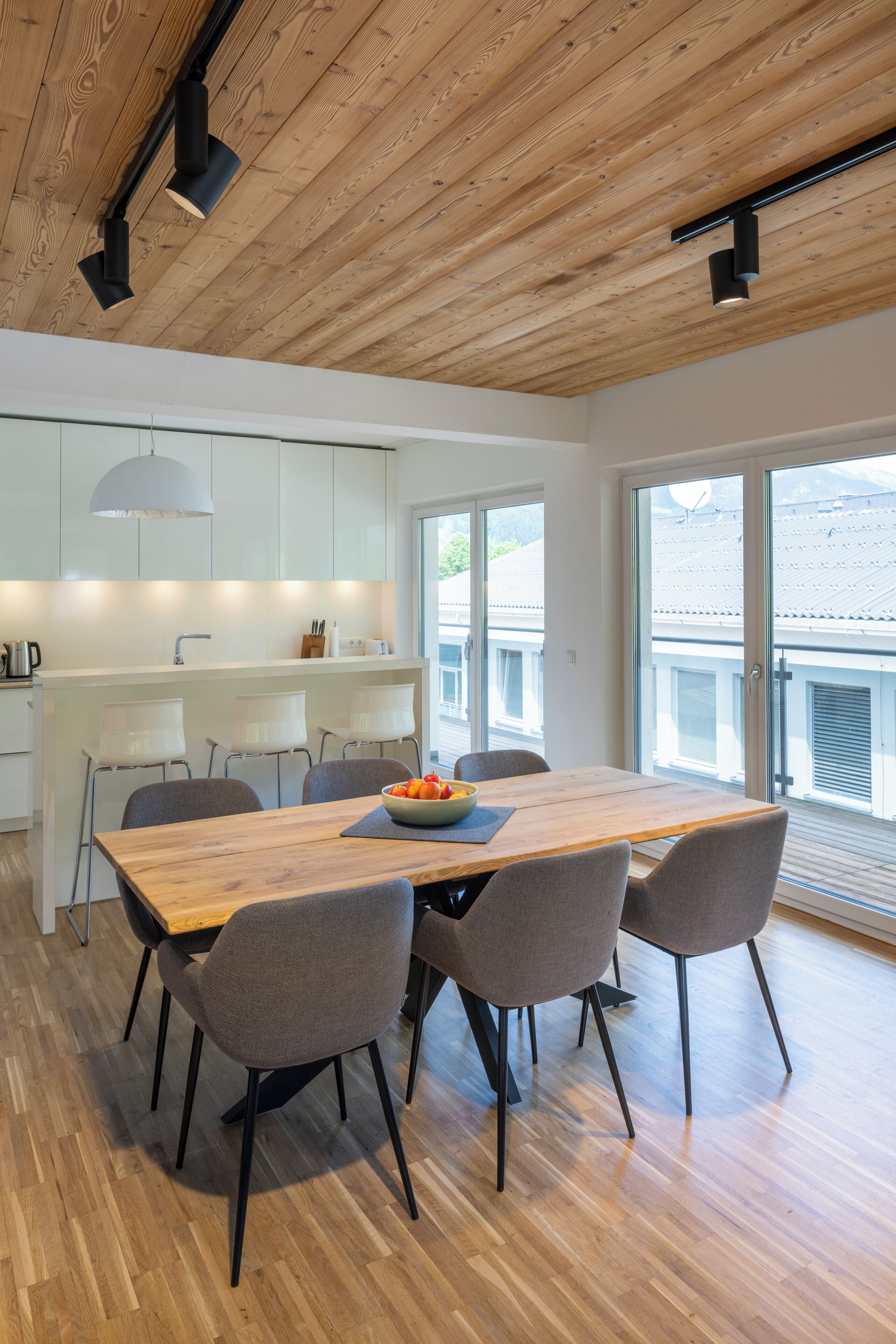 Leilighet – deluxe, fjellutsikt | Spiseområde på rommet