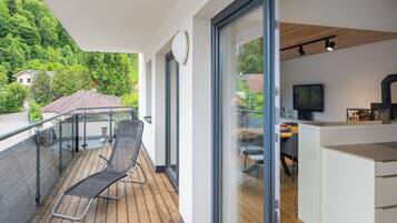 Deluxe Apartment, Mountain View | Terrace/patio