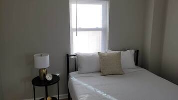 3 bedrooms, iron/ironing board, WiFi, bed sheets