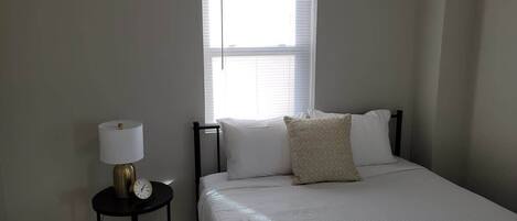 3 chambres, fer et planche à repasser, Wi-Fi, draps fournis