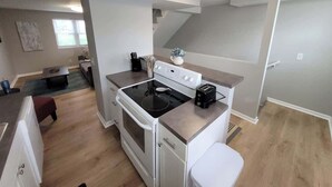 Coffee/tea maker, fridge, microwave, oven - Midtown Retreat Near Dundee & UNMC (Omaha)