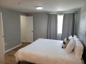 3 bedrooms, desk, iron/ironing board, WiFi
