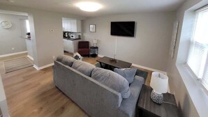 TV, offices - Midtown Retreat Near Dundee & UNMC (Omaha)
