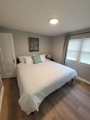 3 Schlafzimmer, Schreibtisch, Bügeleisen/Bügelbrett, WLAN