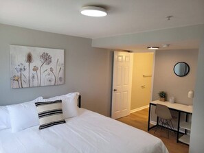 3 slaapkamers, een bureau, een strijkplank/strijkijzer, wifi