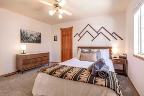 5 Schlafzimmer, Schreibtisch, WLAN, Bettwäsche