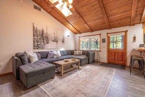 TV, fireplace, books, offices - Summer Retreat|5BR Stay Near Lake, Hikes~Water Fun (Big Bear Lake)