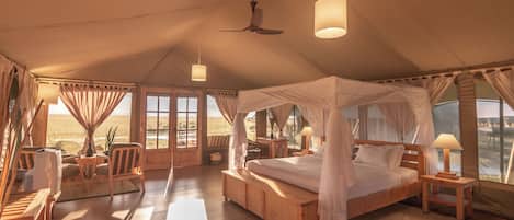 Club Double or Twin Room | Desk, iron/ironing board, free WiFi, bed sheets