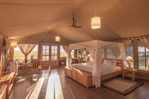 Phòng đôi hoặc 2 giường đơn Club | Bàn, bàn ủi/dụng cụ ủi quần áo, truy cập Internet không dây miễn phí