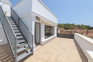Deluxe Penthouse, City View | Terrace/patio