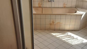 Hårtørrer, håndklæder, Toiletpapir