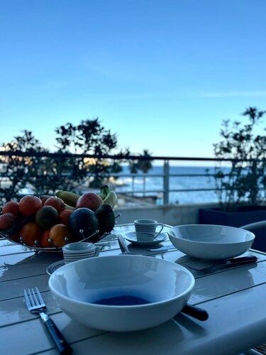 Appartement de prestige idéalement situé au bord de l'eau avec grande terrasse 