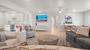 Smart TV - Yacht Club Sun and Fun Pool Home with Separate Game Room (Cape Coral)