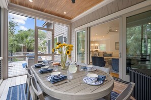 Dining - Modern, cozy coastal charmer, best of everything! (Kiawah Island)