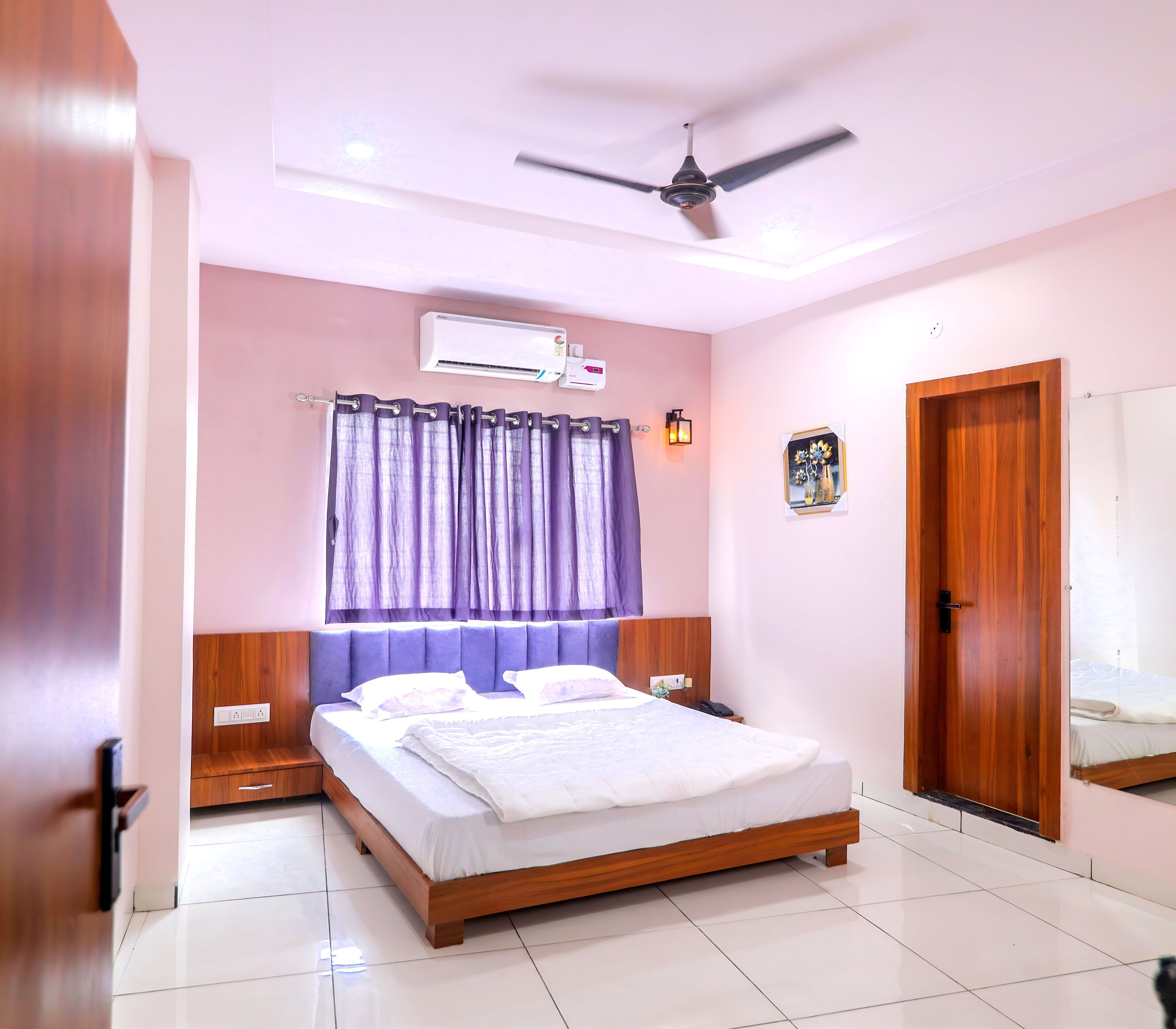 Super Deluxe Room | Free WiFi, bed sheets